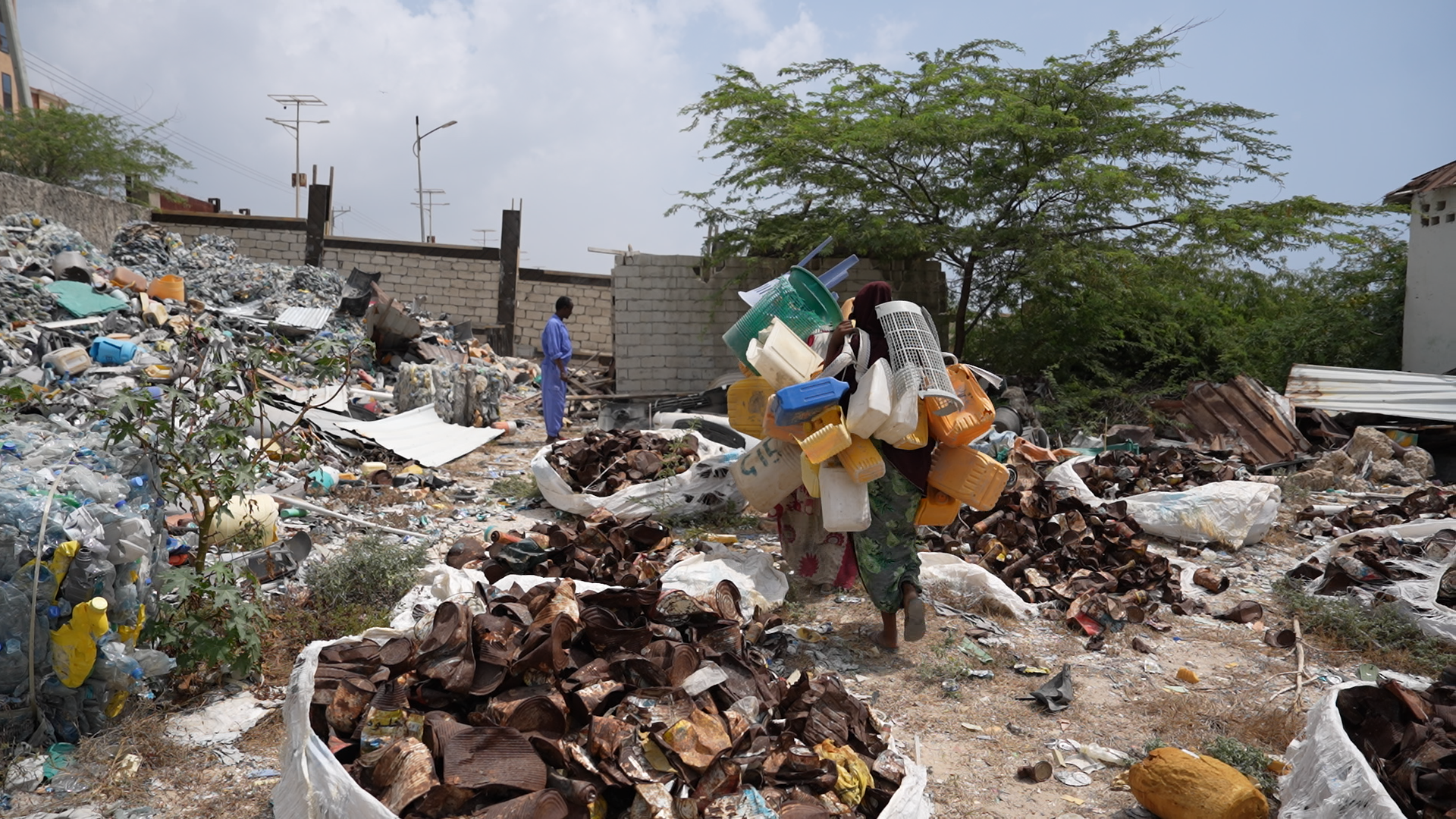 Somalia: A factory turns plastic waste into jobs for displaced women