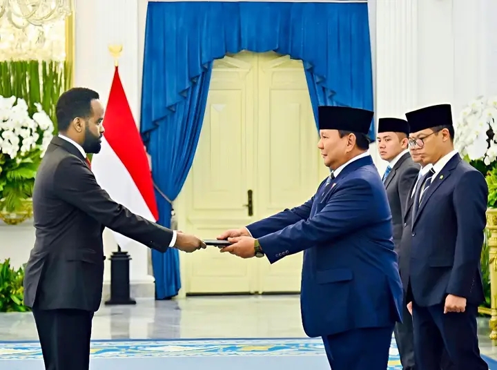 Somalia's new Ambassador to Indonesia Presents Credentials to Indonesian President Prabowo in a Historic Diplomatic Milestone