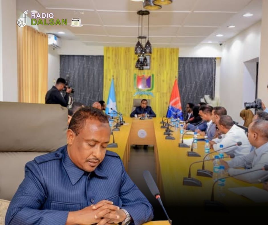 Guddoomiyaha Gobolka Banaadir iyo Duqa Muqdisho oo shir degdeg ah ku qabtay Amniga Degmooyinka