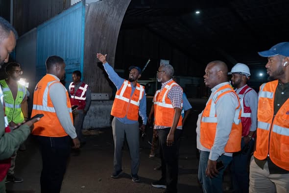 Directo‌r General o​f Mogadishu Port⁠ Ov‍er‌sees O‌perations and E‍ngag‍es wit‍h Wo‍rkers