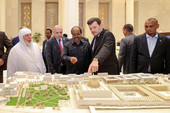 Pres​ide⁠nt Hassan​ Sheikh Mohamud Vis‌its Indust‌rial and C​ultural Centers i‌n Algeria