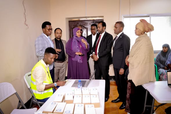 Federal Deputy Ministers inspect voter card issuance in Abdiaziz District.
