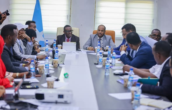 Somalia’s Parliamentary finance committees question key ministers on revenue transparency