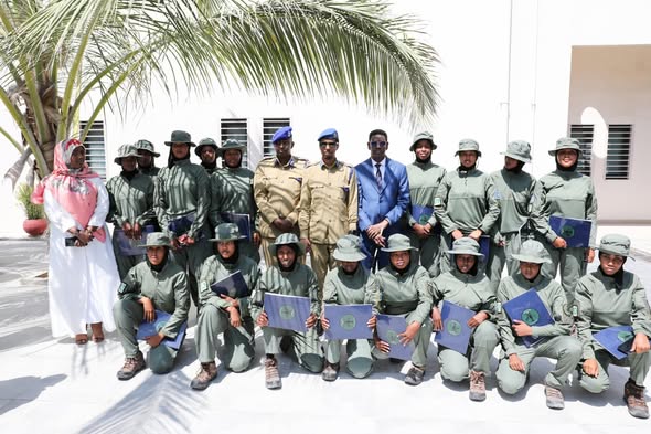 Interior Security Minister Abdullahi Sheikh Ismail Fartaag and Police Chief Maj. Gen. Asad Osman Abdullahi close advanced training for female police officers.