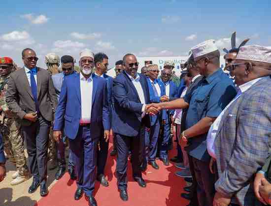 Madaxweyne Axmed Madoobe oo kusoo dhaweeyay Madaxweyne Saciid Deni Kismaayo, ka-qeybgalka Shirka Golaha Mustaqbalka Soomaaliya