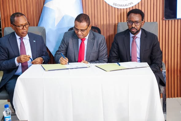 Second deputy prime minister presides over ministry handover ceremony