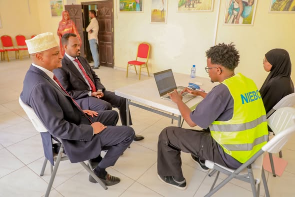 Former Deputy Prime Minister and Deputy Information Minister Collect Voter Cards in Mogadishu