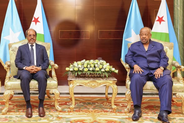 President Mohamud meets Djibouti’s President Ismail Omar Guelleh in Djibouti City