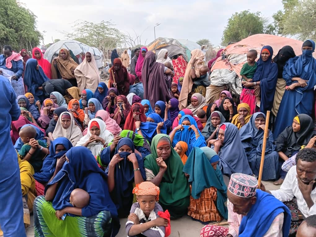 Humanitarian aid urgently needed as displaced households face hunger, thirst, and harsh living conditions.