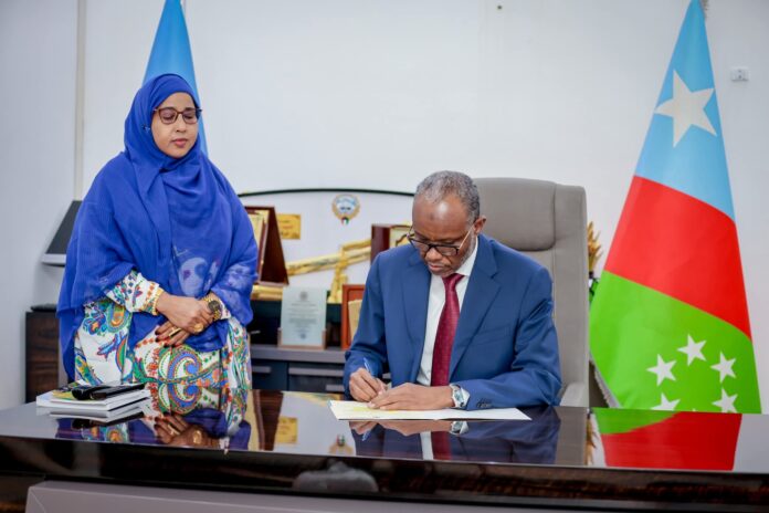 Somalia’s South West State President signs law banning female genital mutilation, protecting girls and women from harmful practices.