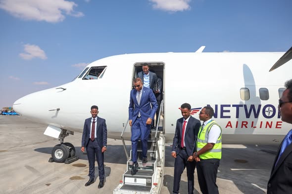 PM Hamza lands in Dhusamareb for talks on peace and national unity