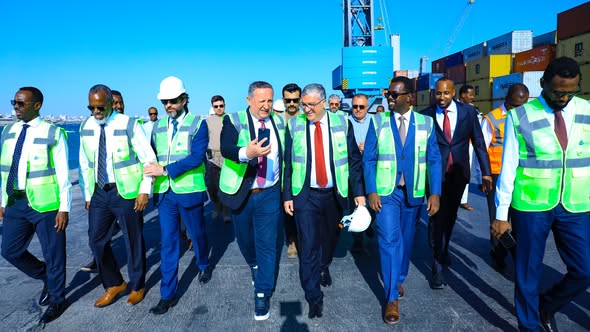 Somalia welcomes Turkish delegation at Mogadishu Port to strengthen cooperation in maritime infrastructure