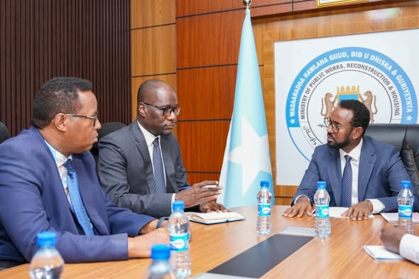 Somalia’s minister of public works meets saudi ambassador to strengthen reconstruction and development cooperation