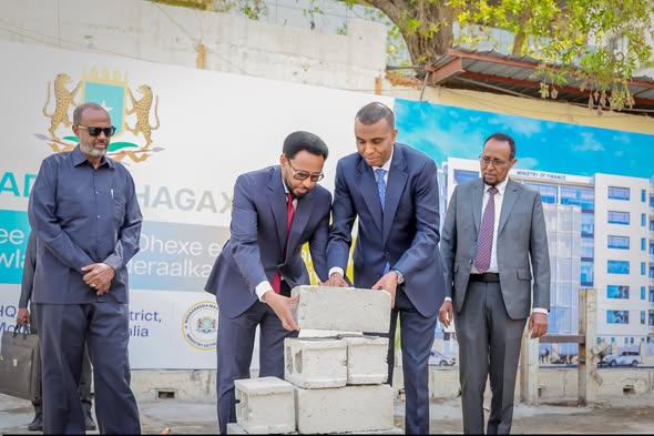 Somalia’s Prime Minister lays foundation stone for new ministry of finance headquarters