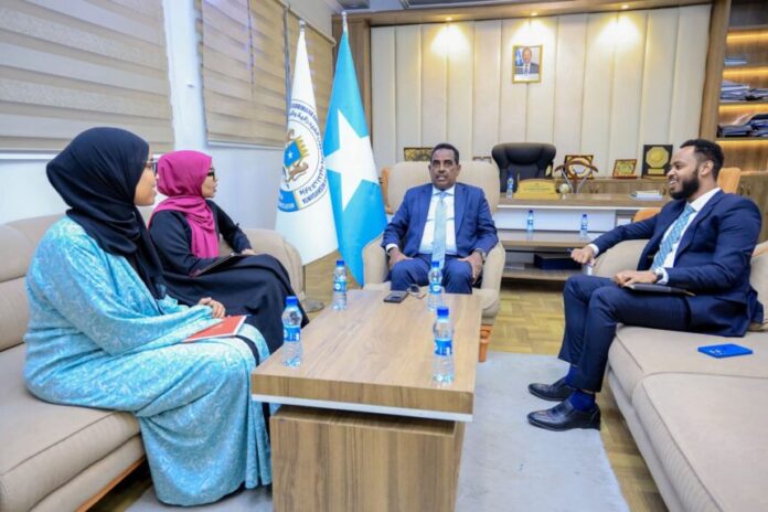 Somalia’s Interior Minister Holds First Meeting with Newly Appointed Director General