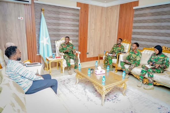 Somali National Army Commander Gen. Ibrahim Mohamed Mahmoud meets U.S.