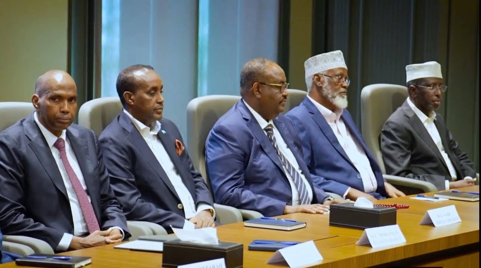 Deni, Sheekh Shariif iyo mucaaradka oo isaga tegaya Muqdisho, kadib fashilkii shirka