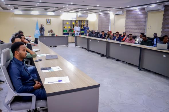 Somali government media directors meet to coordinate drought response messaging.
