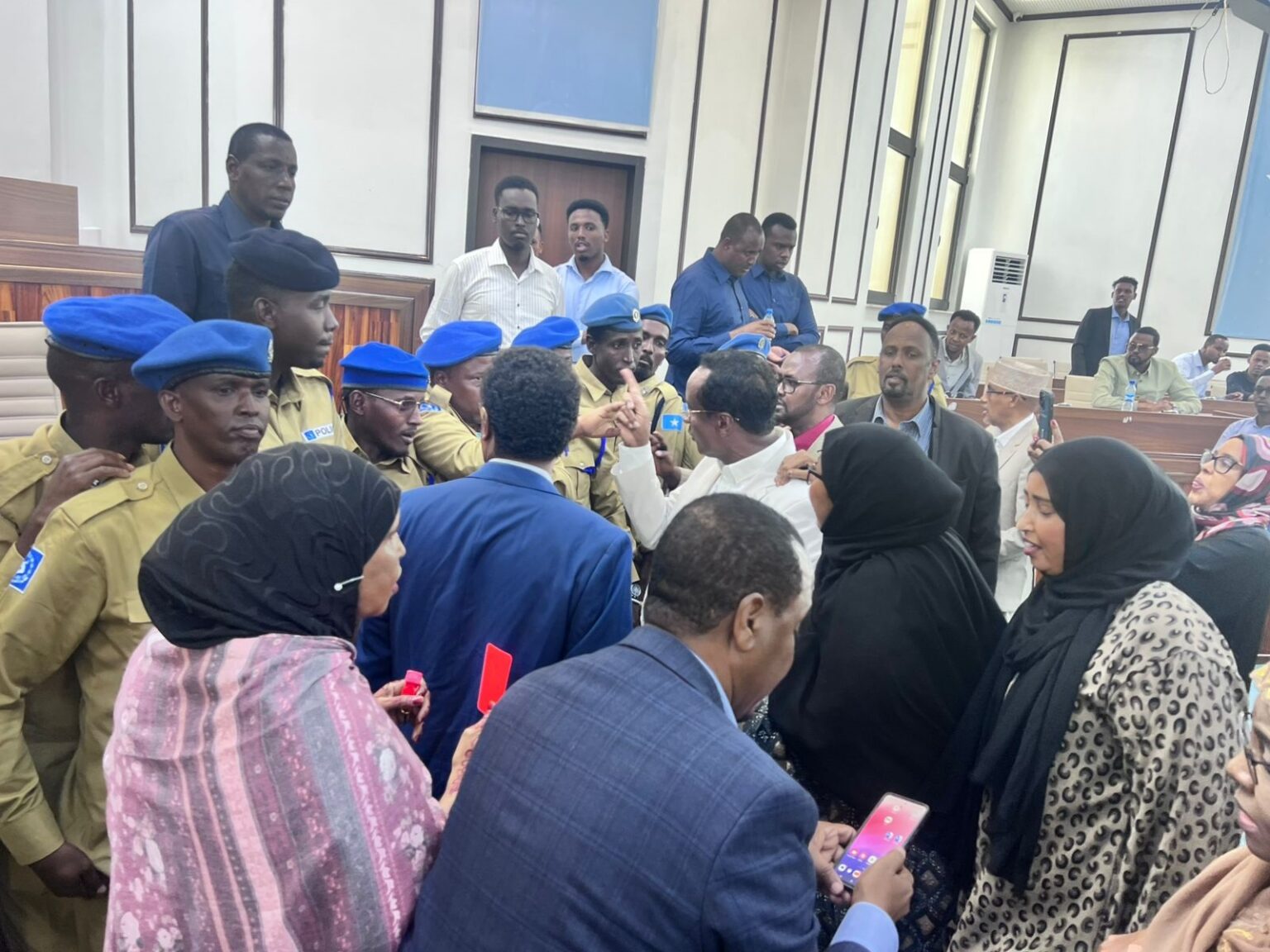 Tensions disrupt Somalia parliament as opposition blocks constitutional debate
