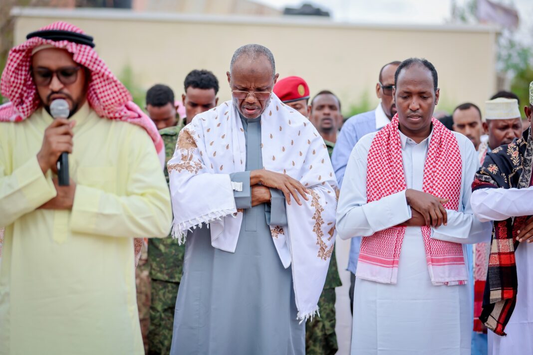 South West state president marks Eid al-Fitr with citizens in Baidoa