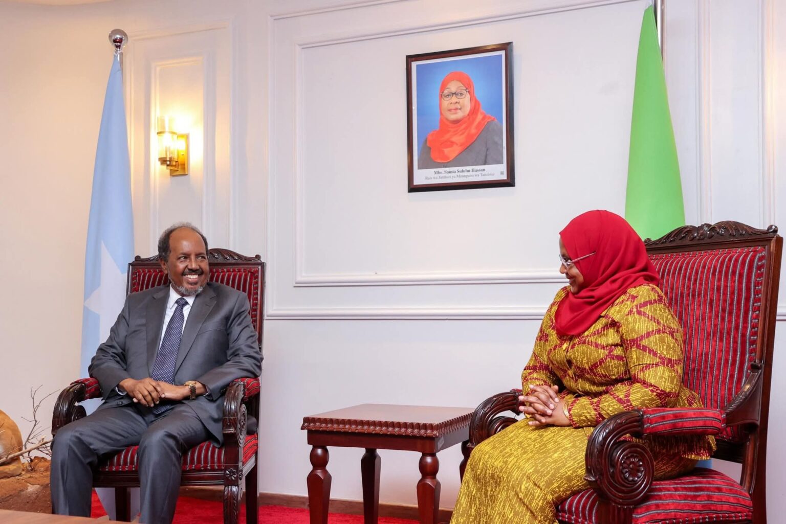 Madaxweyne Xasan Sheekh oo u safraya Tanzania si uu uga qeyb galo  shir ay yeelanayaan hoggaamiyeyaasha Bariga Afrika