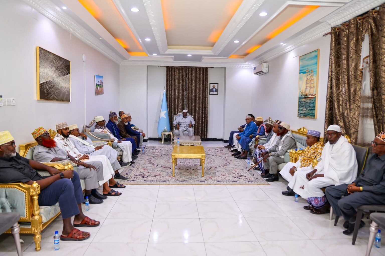 Guddoomiye Aadan Madoobe oo la kulmay odayaasha dhaqanka Koonfur Galbeed